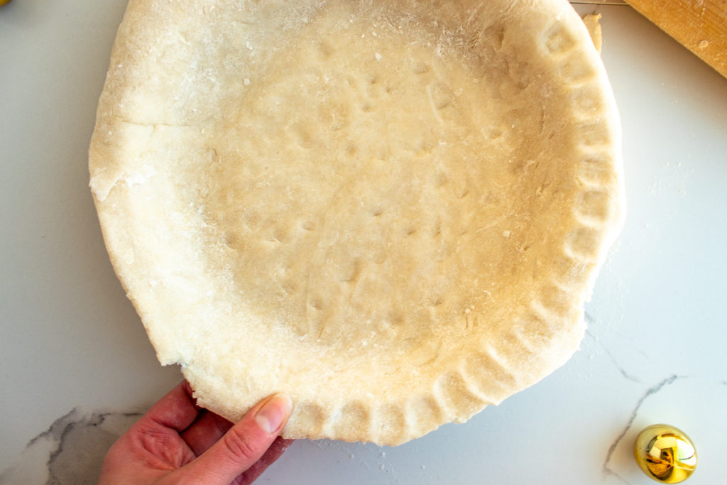 5 ways to style pie crust- thumb method overhead shot