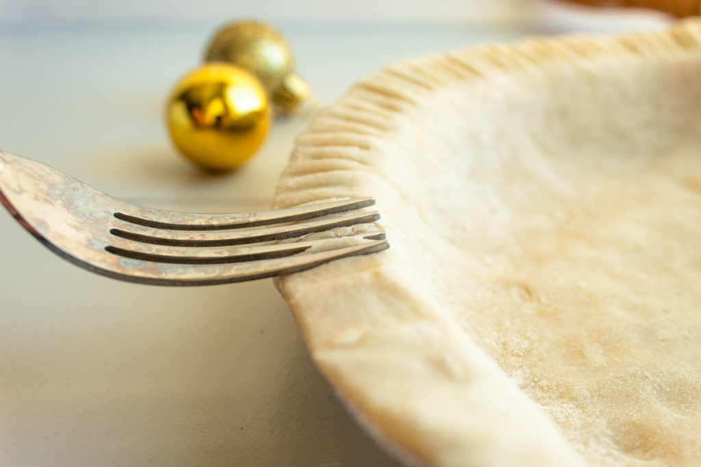 how to style a pie crust using a fork