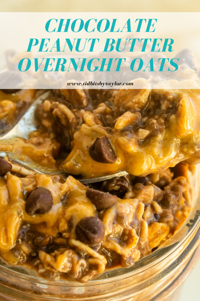 Chocolate peanut butter overnight oats Pinterest image. Click to pin.