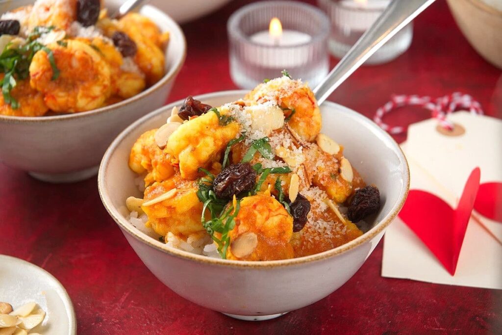 Romantic dinner recipe for two: Shrimp Curry in two bowls.